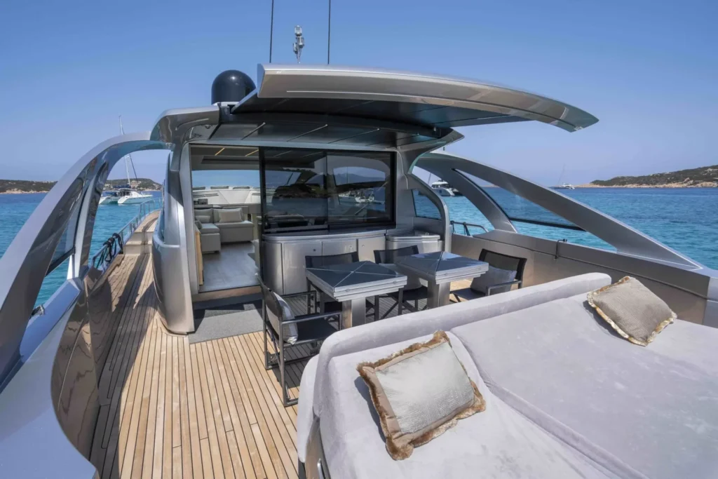 Pershing 70