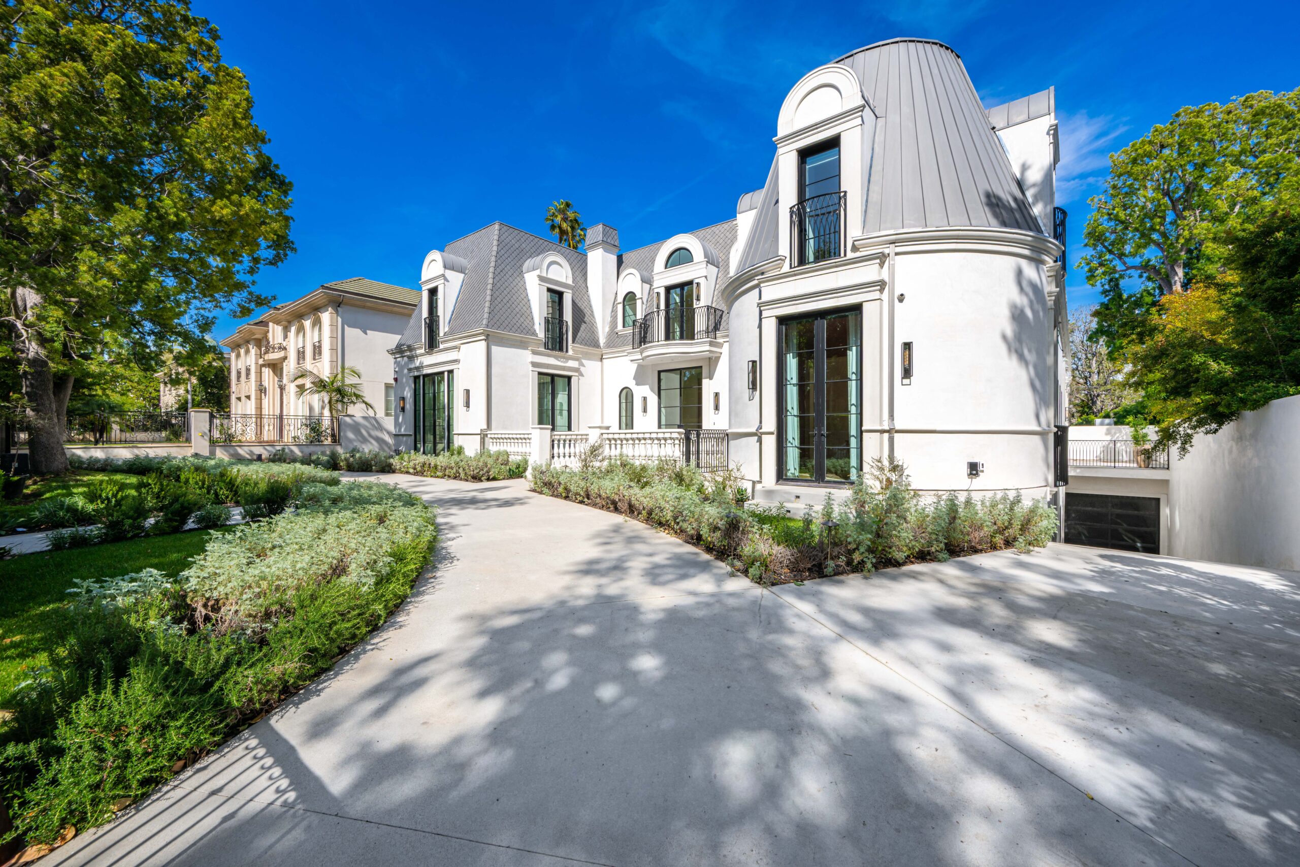 The Alinae Estate