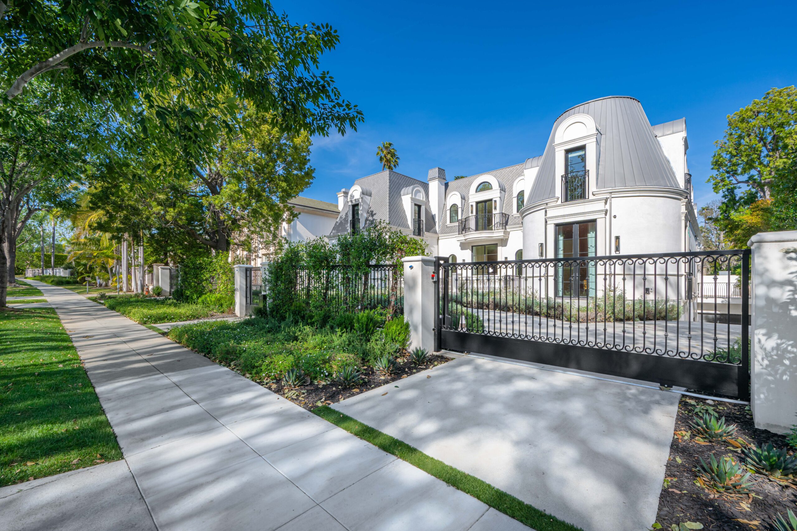 The Alinae Estate