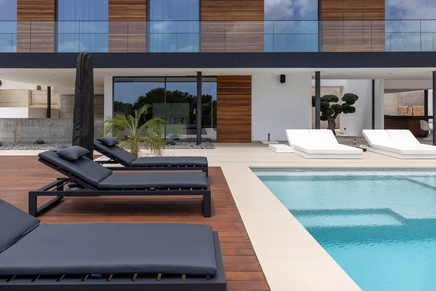 The Lunna Villa