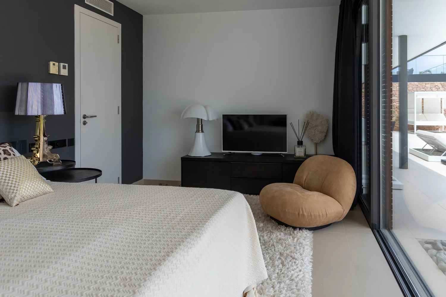 The Lunna Villa