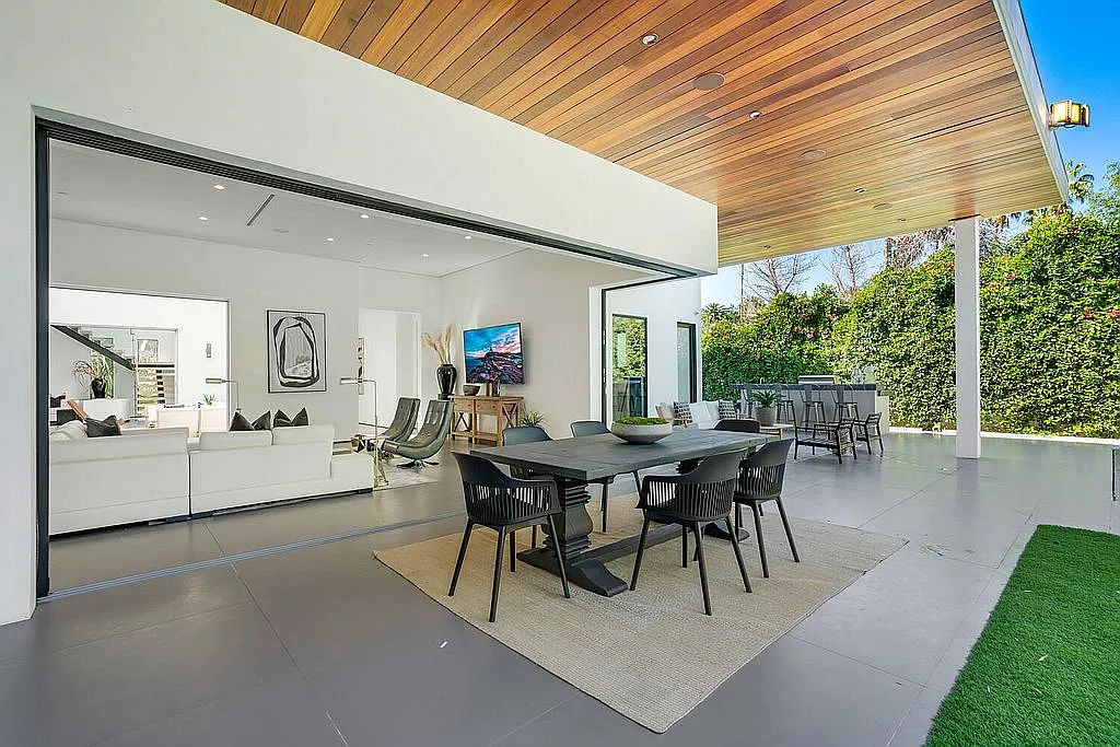 The Woodley Villa