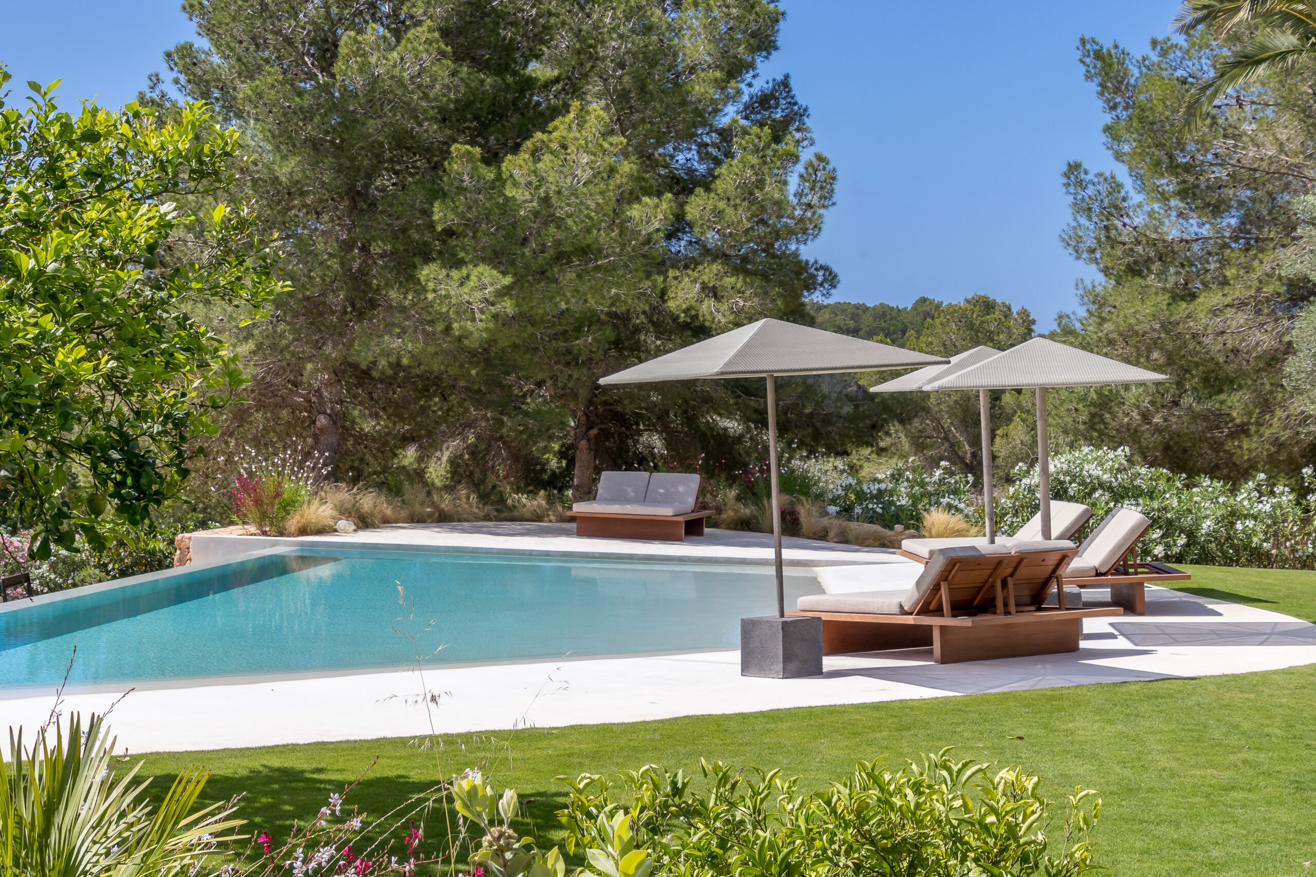 The Miraflores Villa
