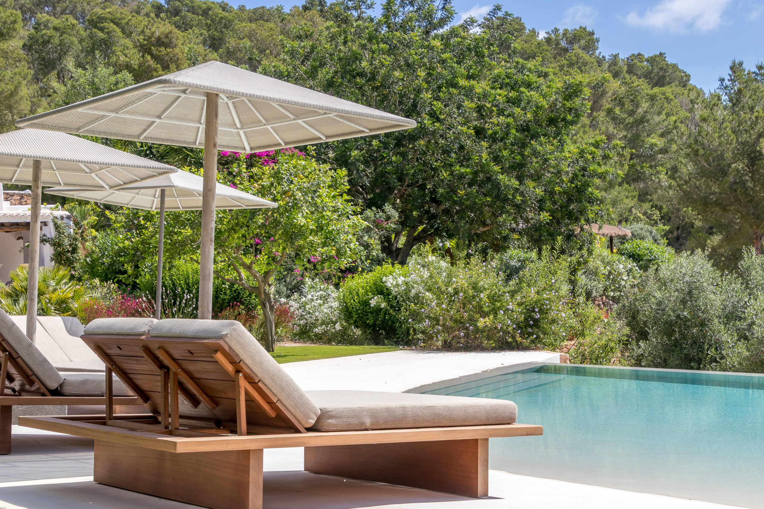The Miraflores Villa