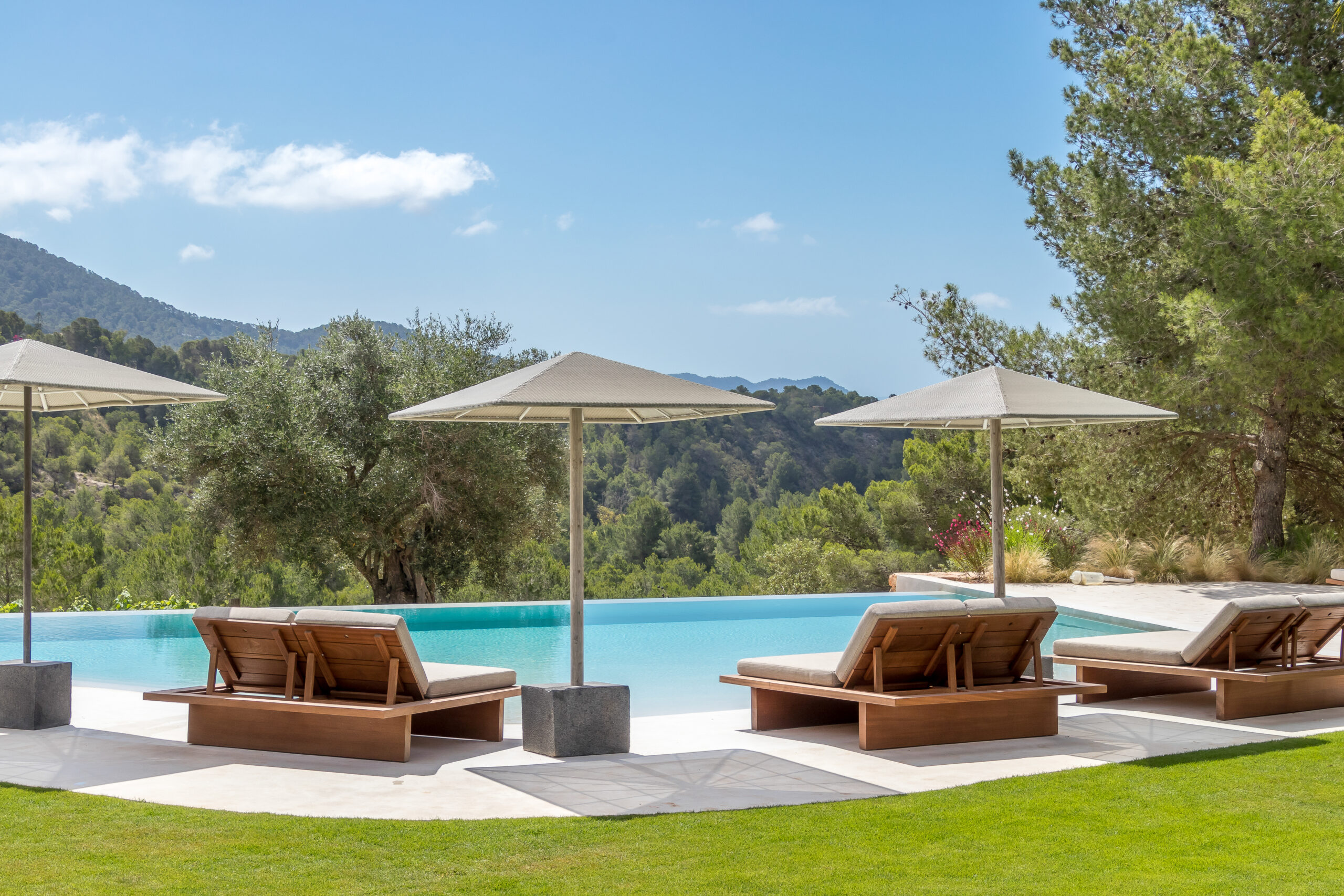 The Miraflores Villa