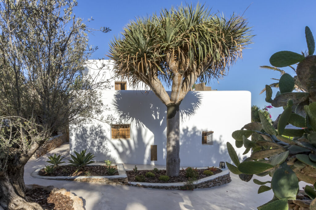 The Miraflores Villa