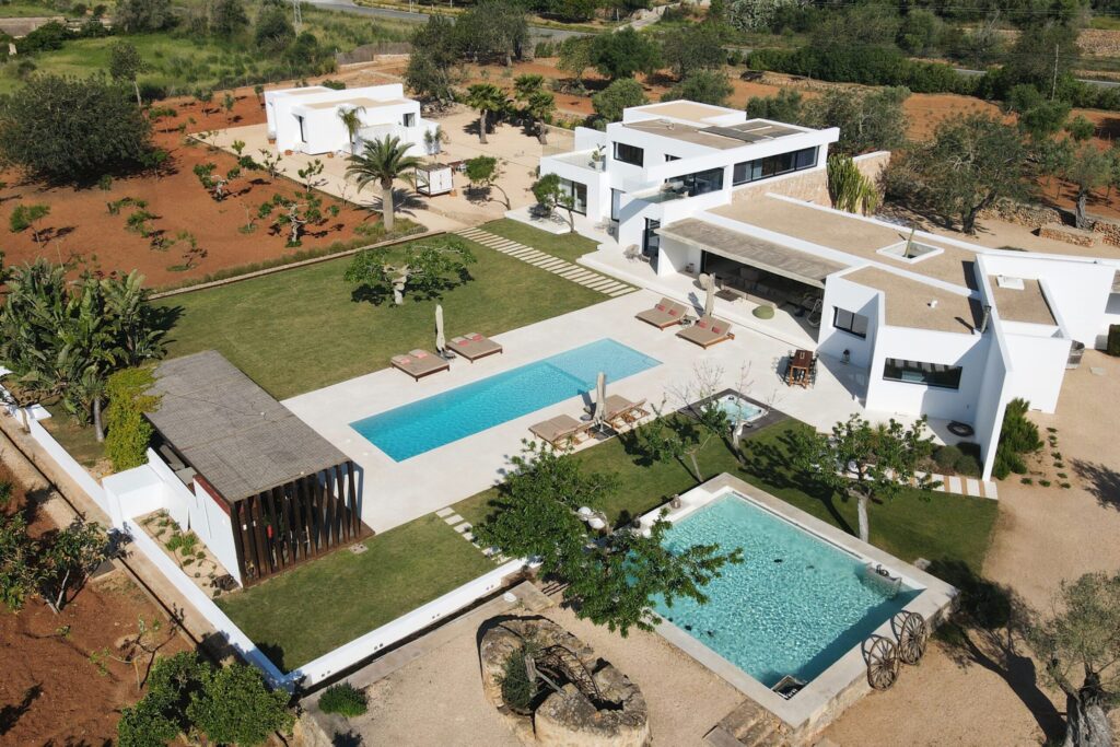 What to Look for Before Booking a Luxury Villa Rental Ibiza