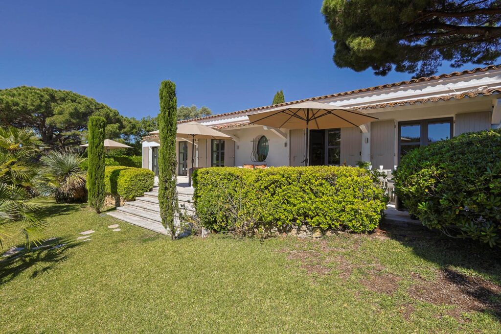 Comment réserver une villa à Saint-Tropez pendant la haute saison ?