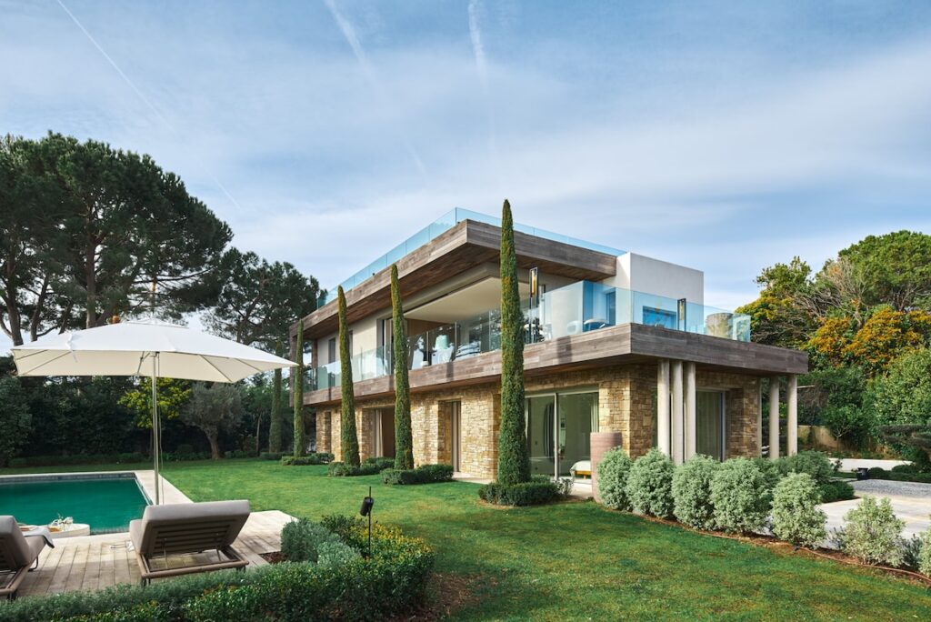 Luxury Villa Rentals in Cannes With Large Living Spaces Under €50,000 Weekly