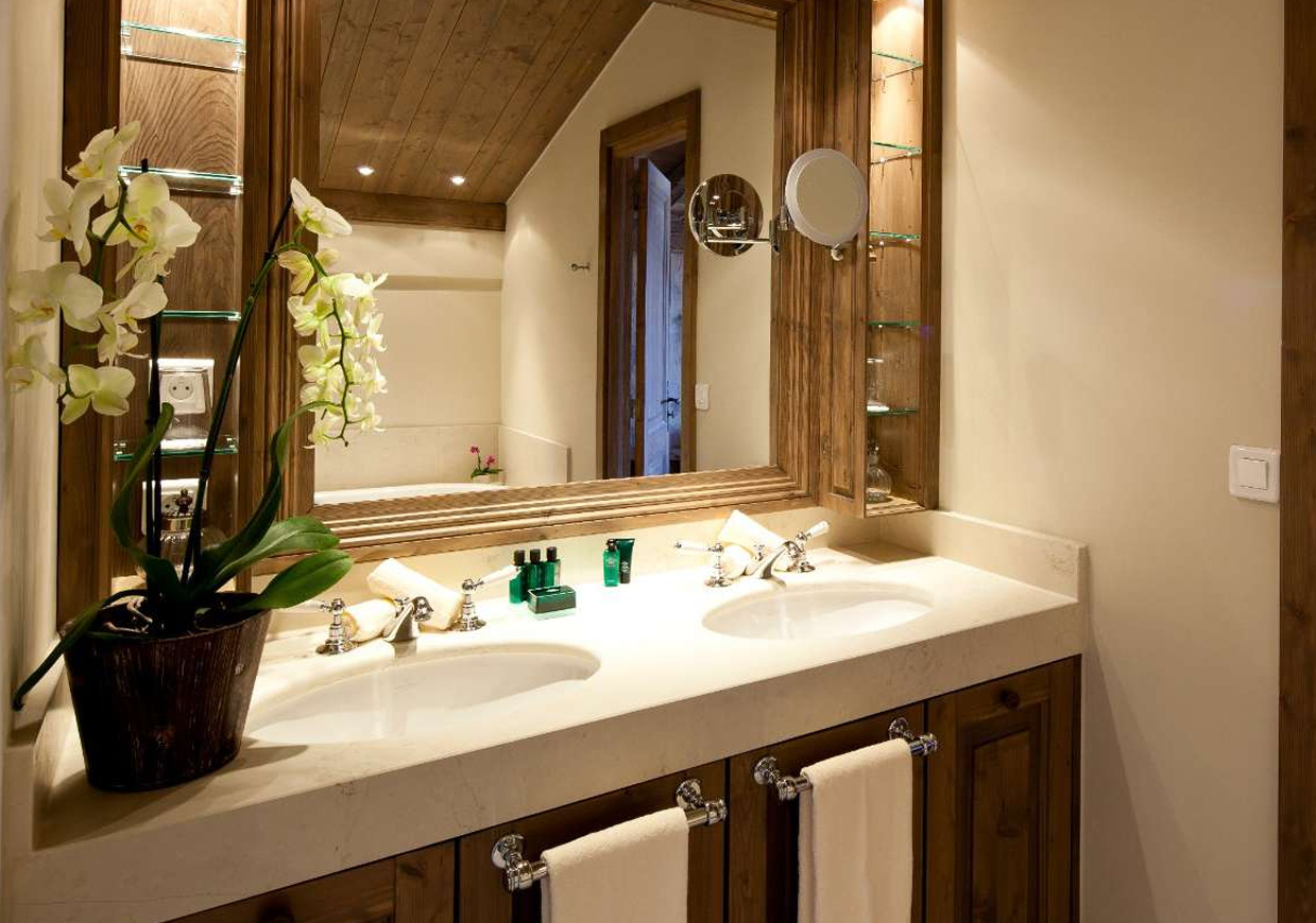 The Cedarwood Chalet
