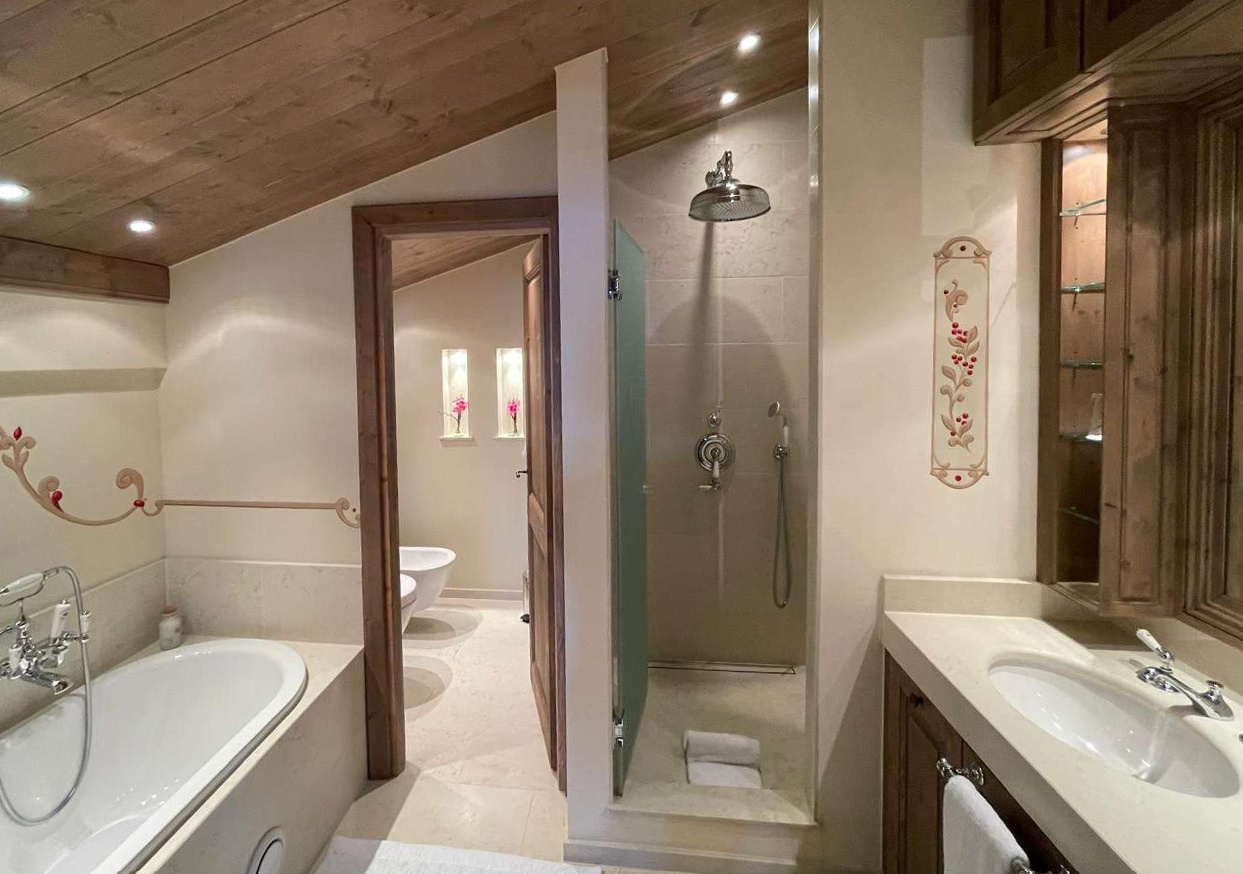 The Cedarwood Chalet