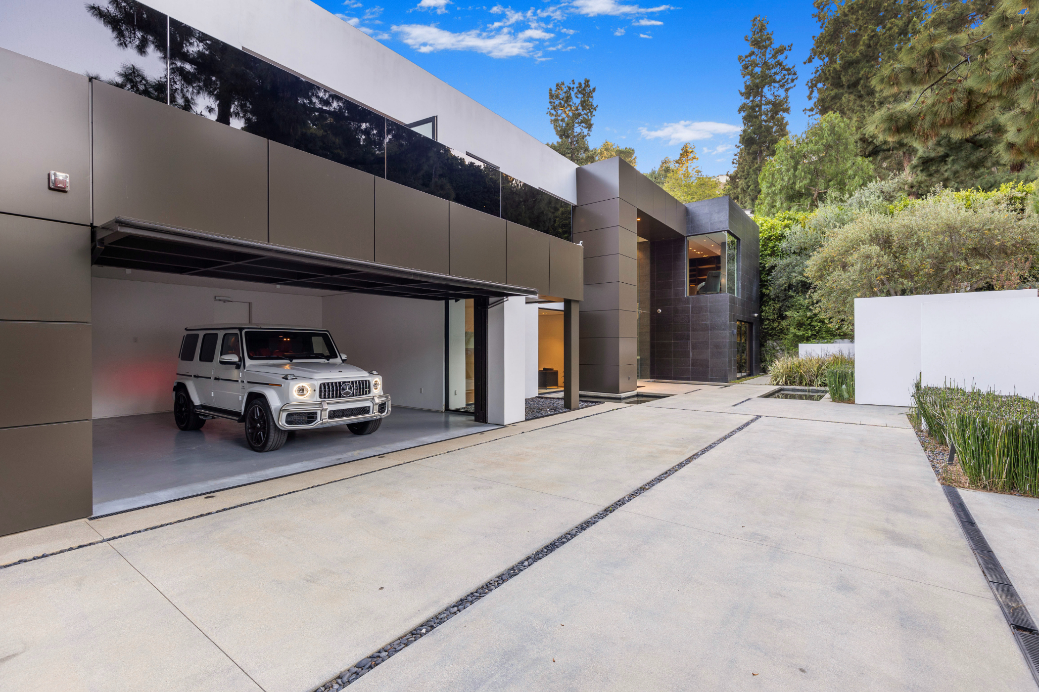 The Lago Mansion