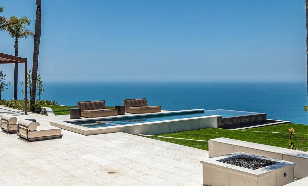 The Avenida Villa