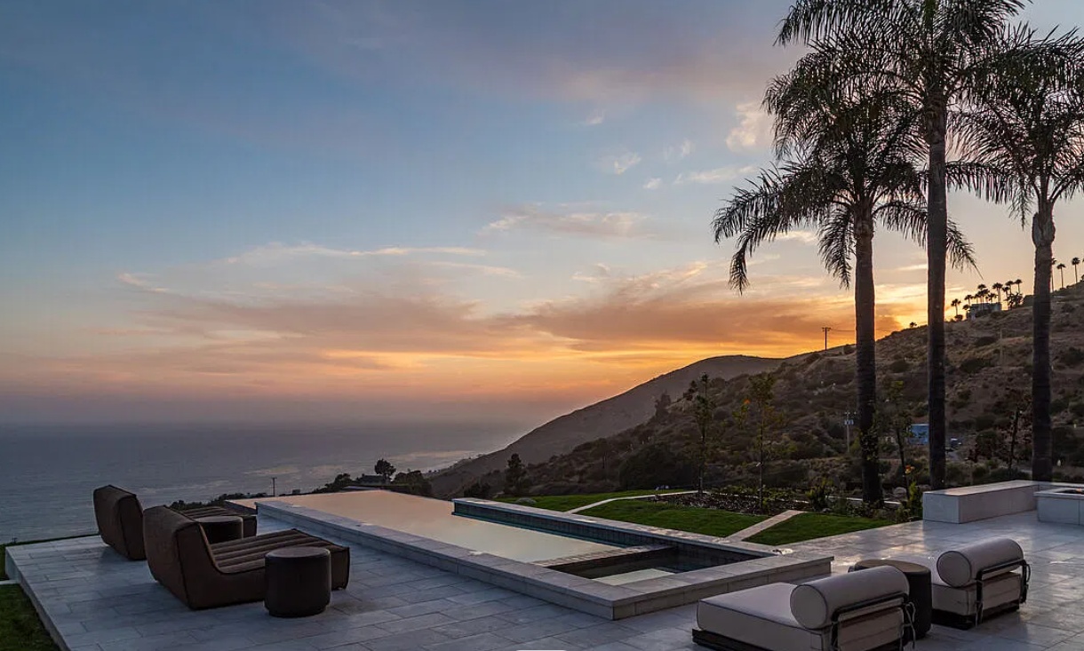 The Avenida Villa