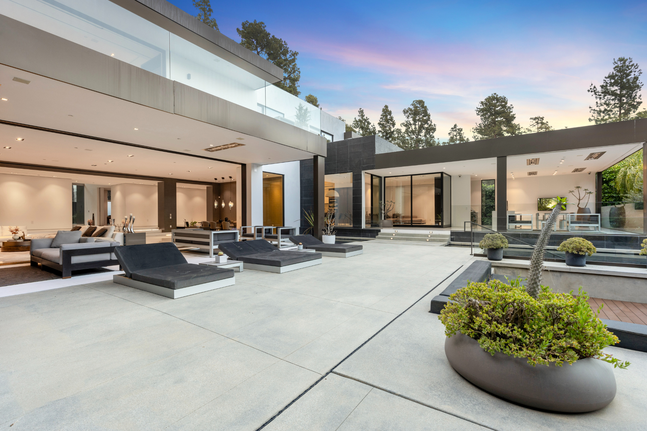 The Lago Mansion