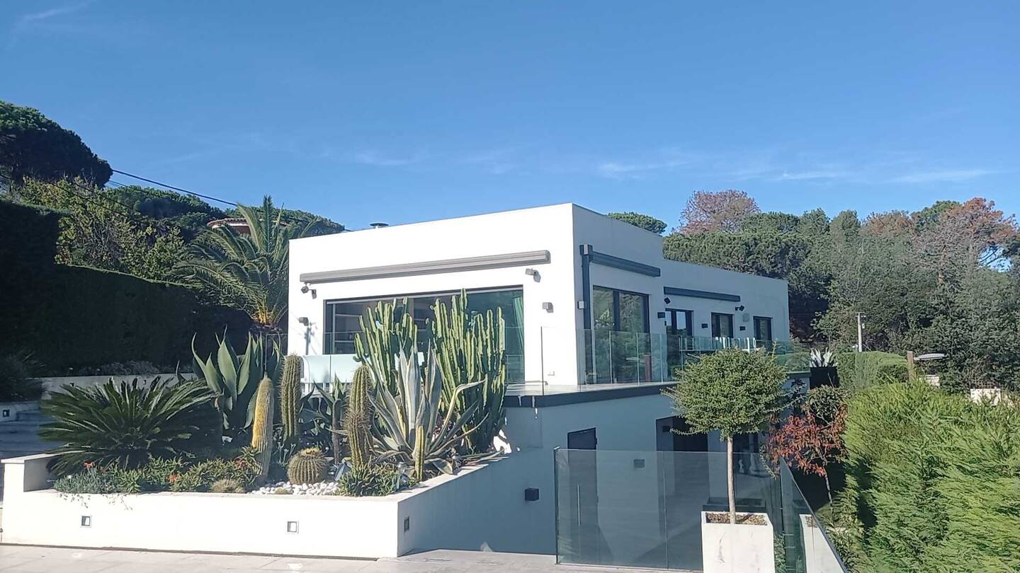 The Cantona Villa